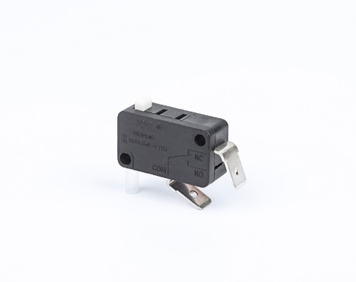 Athraigh Micrimhilseogra Toggle Switch Plug